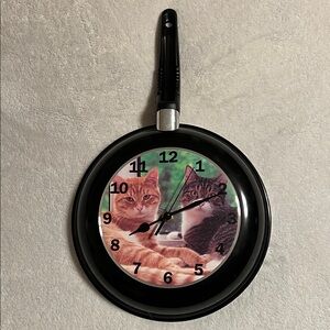 Cat Design Wall Clock. NWOT